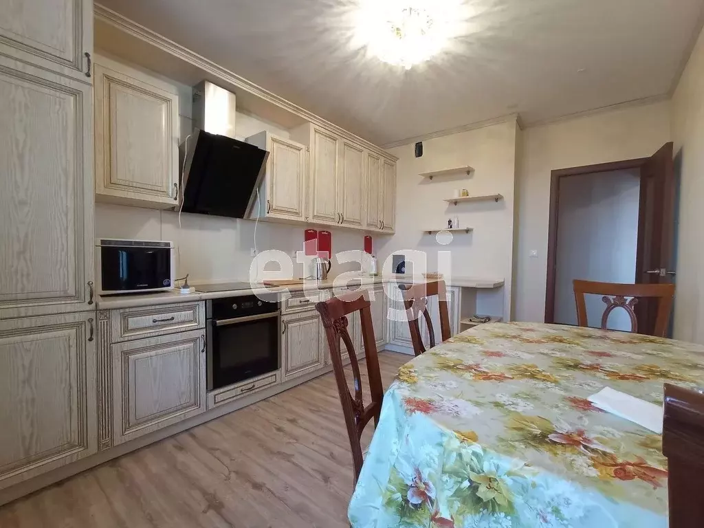 2-к кв. Тюменская область, Тюмень ул. Николая Зелинского, 23 (60.0 м) - Фото 1