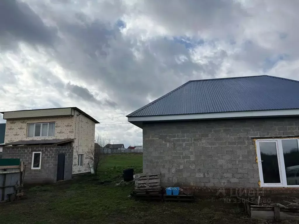 Дом в Башкортостан, Благовещенск ул. Верхнепрудовая, 72 (100 м) - Фото 1