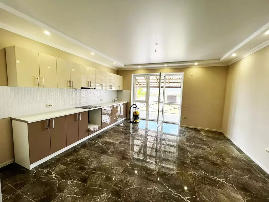 Дом в Крым, Симферопольский район, с. Доброе  (100 м) - Фото 1