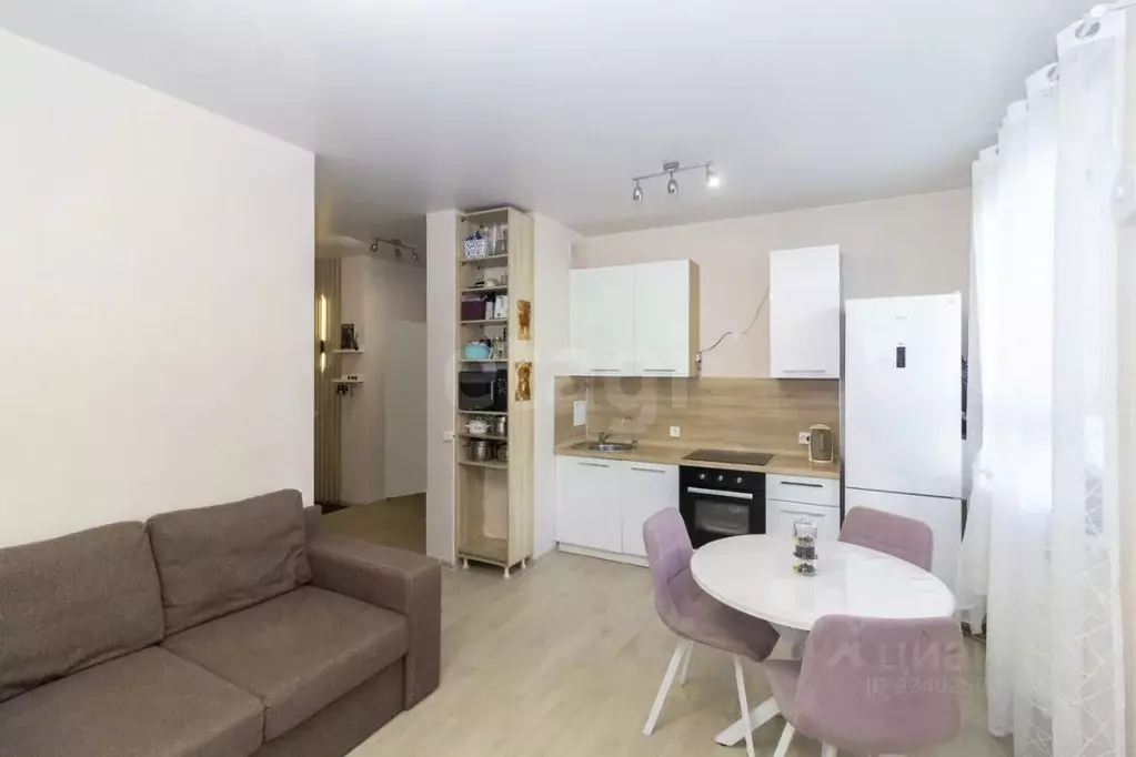 2-к кв. Тюменская область, Тюмень ул. Владимира Бахарева, 1к1 (90.5 м) - Фото 1
