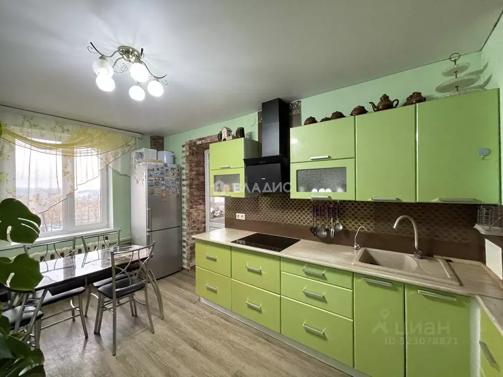 3-к кв. Башкортостан, Благовещенск ул. Комарова, 25 (91.2 м) - Фото 1