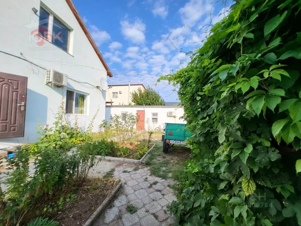 Дом в Крым, Сакский район, Штормовское с/пос, с. Поповка ул. ... - Фото 1