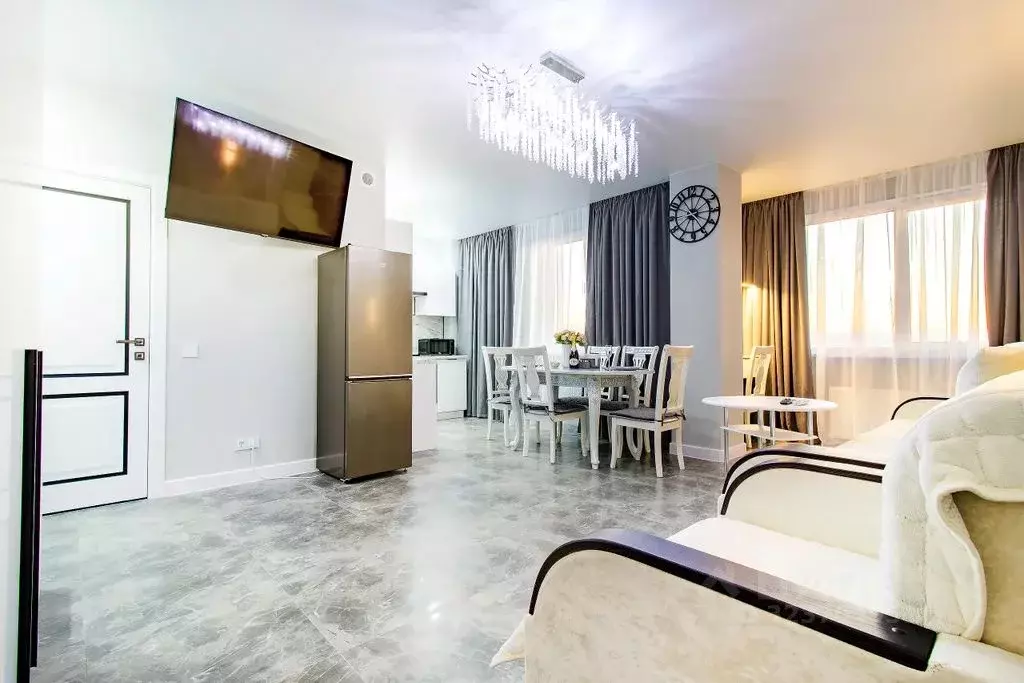 2-к кв. Волгоградская область, Волжский пл. Труда, 2А (68.0 м) - Фото 1