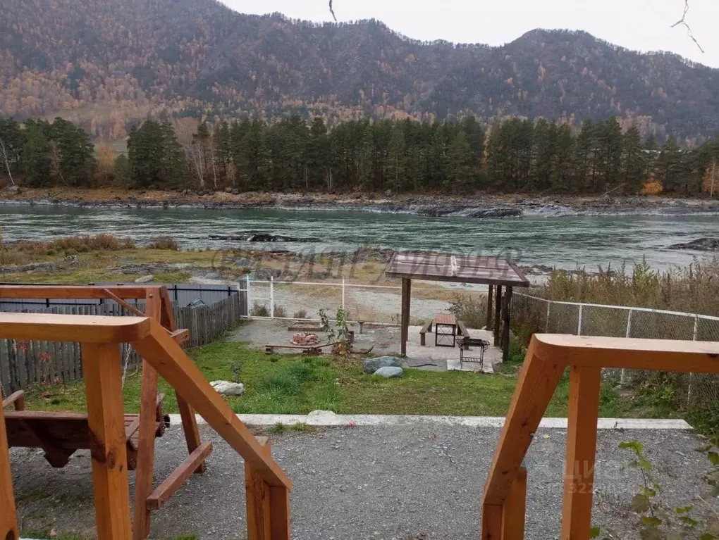 Дом в Алтай, Чемальский район, Элекмонарское с/пос, с. Элекмонар ул. ... - Фото 1