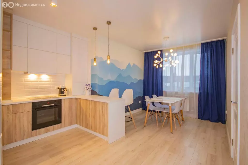 2-комнатная квартира: Екатеринбург, улица Белинского, 177Ак3 (70.7 м) - Фото 0