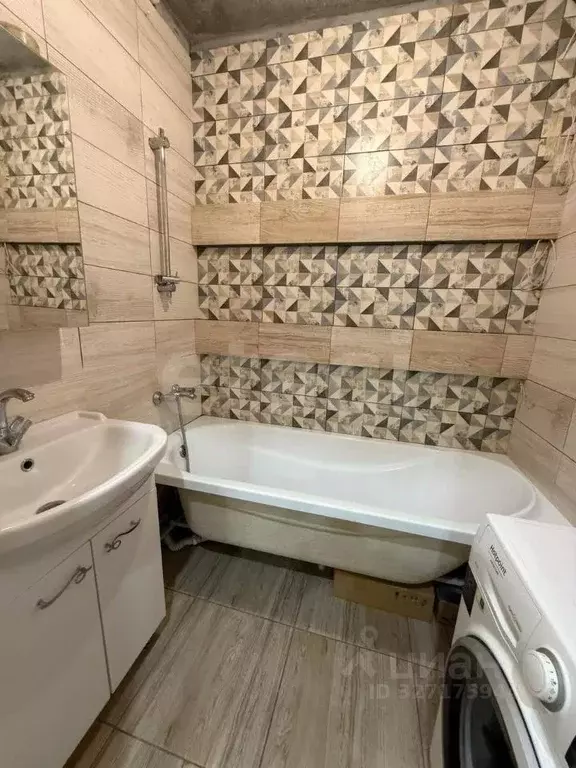 2-к кв. Тюменская область, Тюмень Мелиораторов мкр, ул. Голышева, 2к1 ... - Фото 1