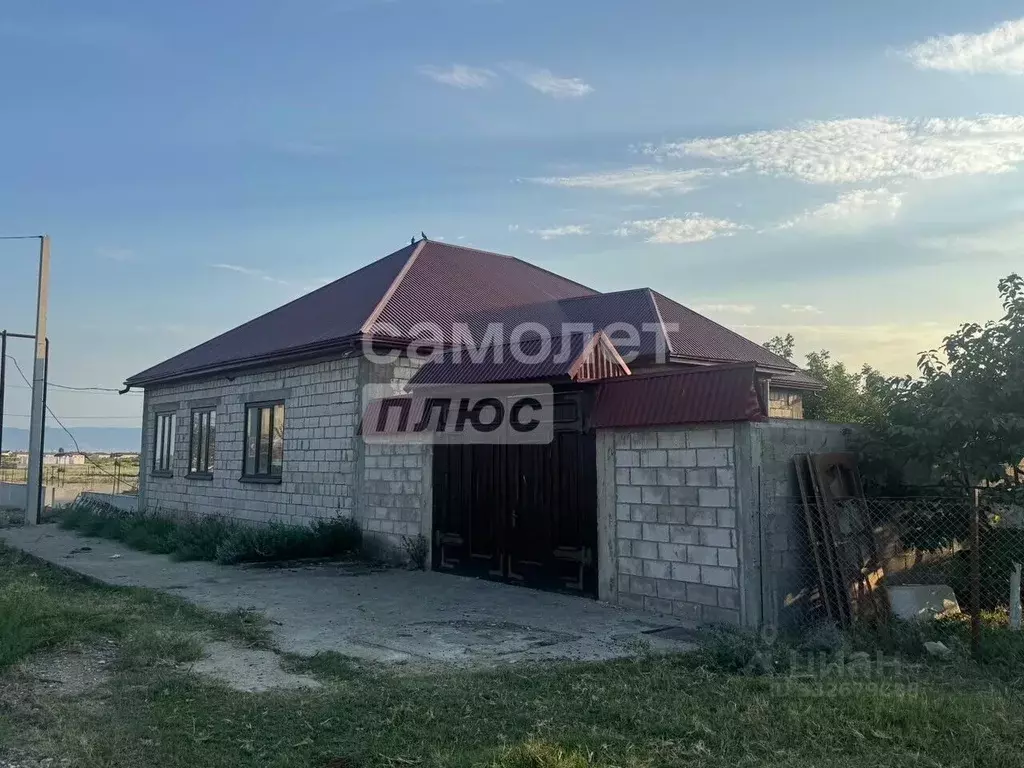 Дом в Дагестан, Новолакский район, с. Новочуртах  (200 м) - Фото 1