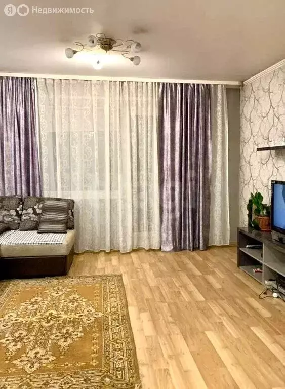 4-комнатная квартира: Минусинск, улица Кретова, 1 (76.4 м) - Фото 1