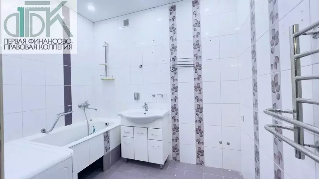 2-комнатная квартира: Арзамас, улица Куликова, 55 (72 м) - Фото 0