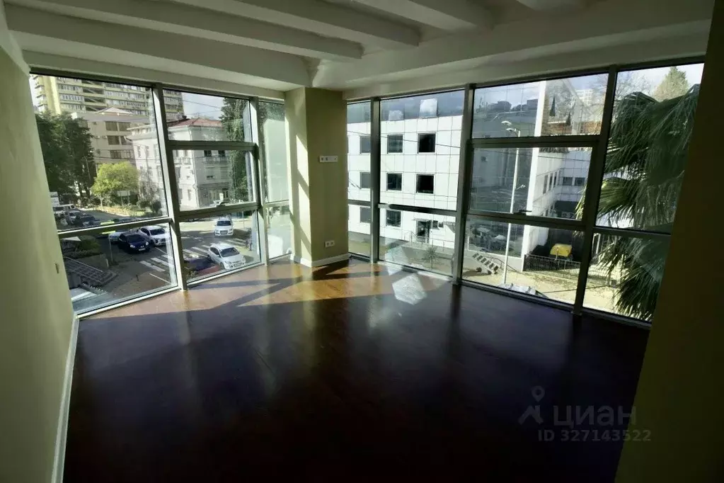 Офис в Краснодарский край, Сочи Центральный мкр, ул. Навагинская, 13к1 ... - Фото 1