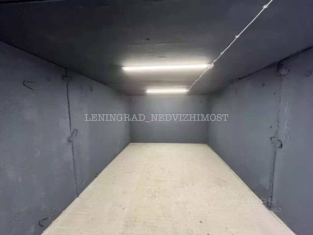 Гараж в Санкт-Петербург ул. Оптиков, 13А (18 м) - Фото 1