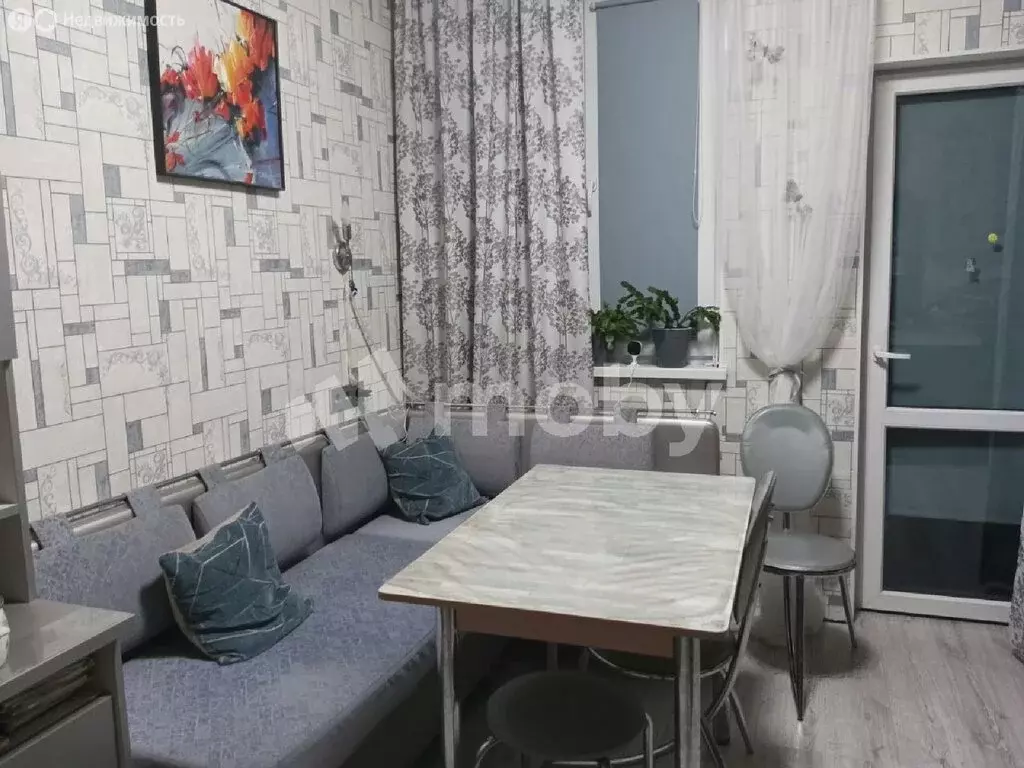 2-комнатная квартира: Калининград, Советский проспект, 81к2 (72 м) - Фото 1