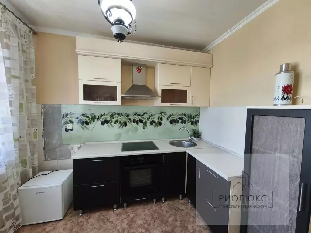 3-к кв. Челябинская область, Магнитогорск ул. Сталеваров, 15/2 (64.3 ... - Фото 1