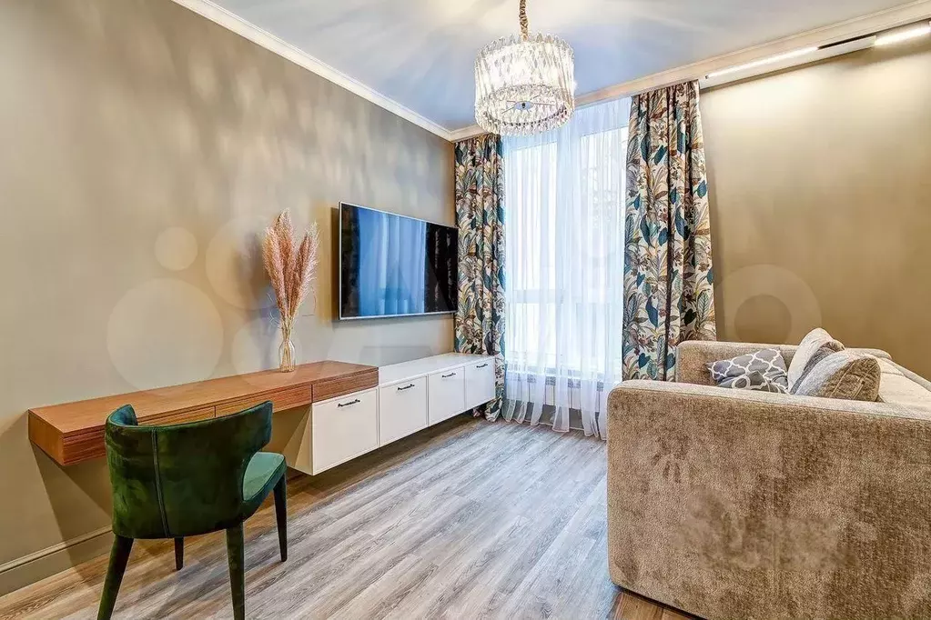 2-к. квартира, 55 м, 7/17 эт. - Фото 0