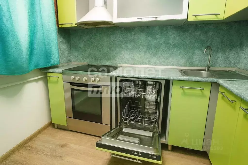 3-к кв. Челябинская область, Верхний Уфалей ул. Худякова, 24Б (56.8 м) - Фото 1