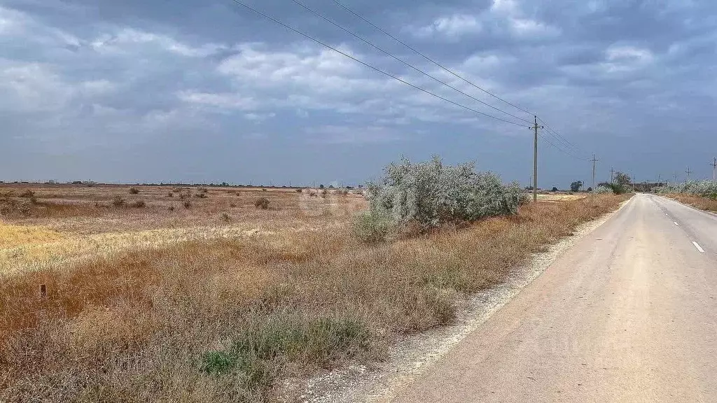 Участок в Крым, Ленинский район, Семисотское с/пос, с. Каменское ул. ... - Фото 1