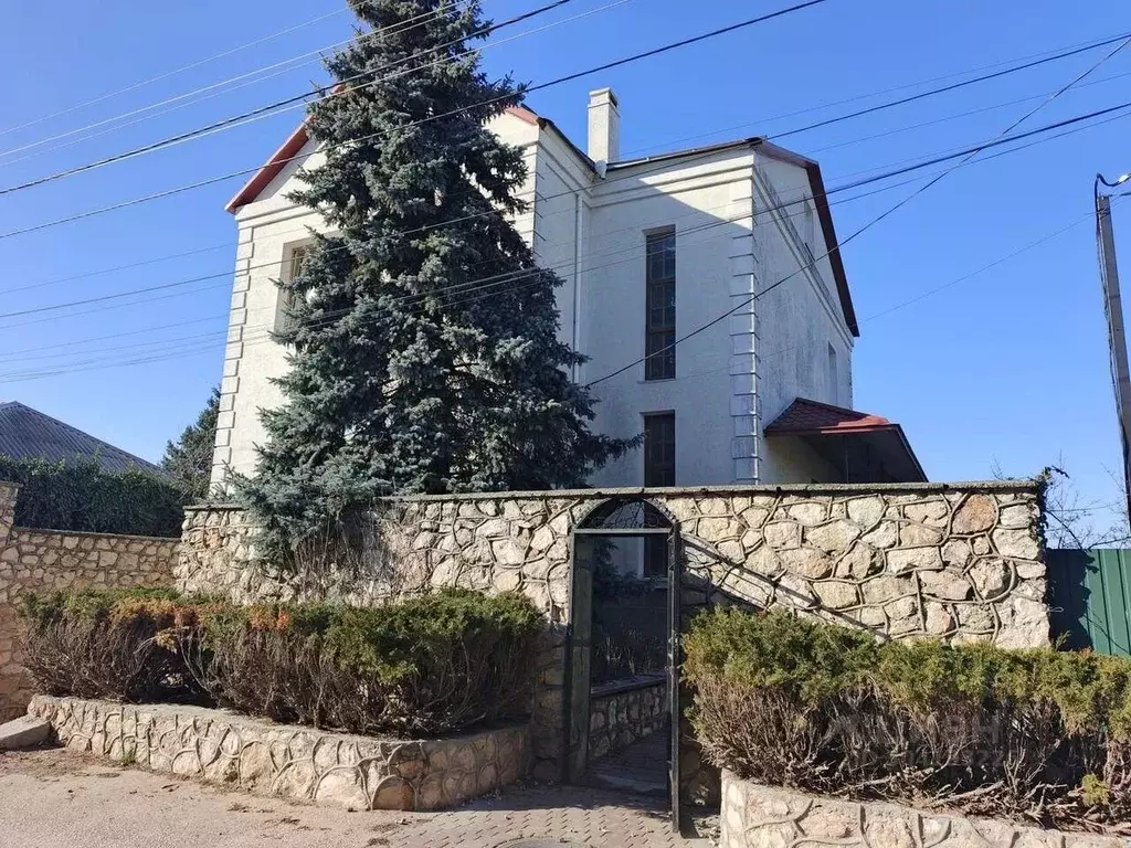 Дом в Севастополь ул. Привольная (360 м) - Фото 1