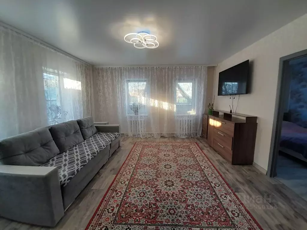 Дом в Омская область, Омск ул. 5 Декабря, 54 (99 м) - Фото 1