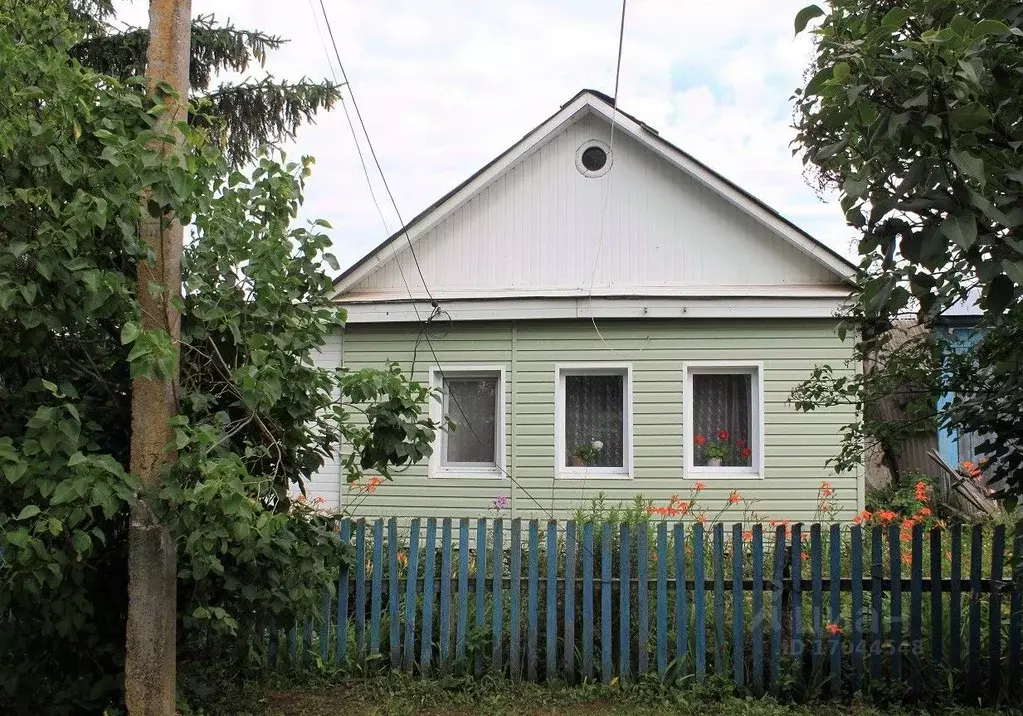 Дом в Орловская область, Кромы городское поселение, Кромы пгт ул. ... - Фото 0