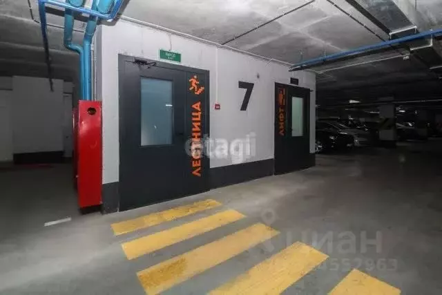 Гараж в Тюменская область, Тюмень ул. Тимофея Чаркова, 81с2 (15 м) - Фото 2