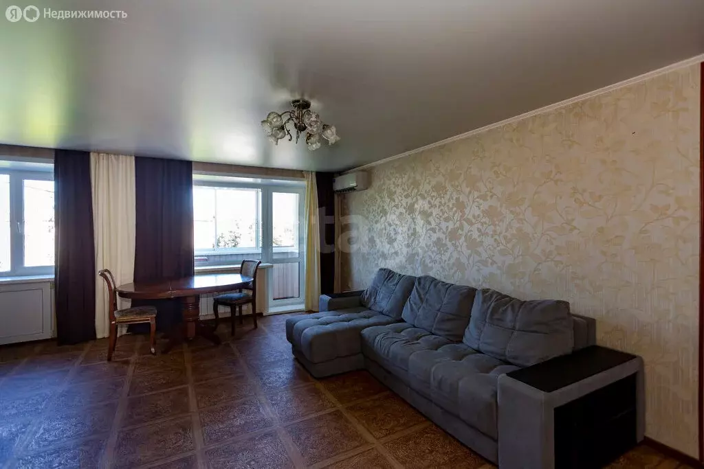 2-комнатная квартира: Новокузнецк, Октябрьский проспект, 31 (56.1 м) - Фото 1