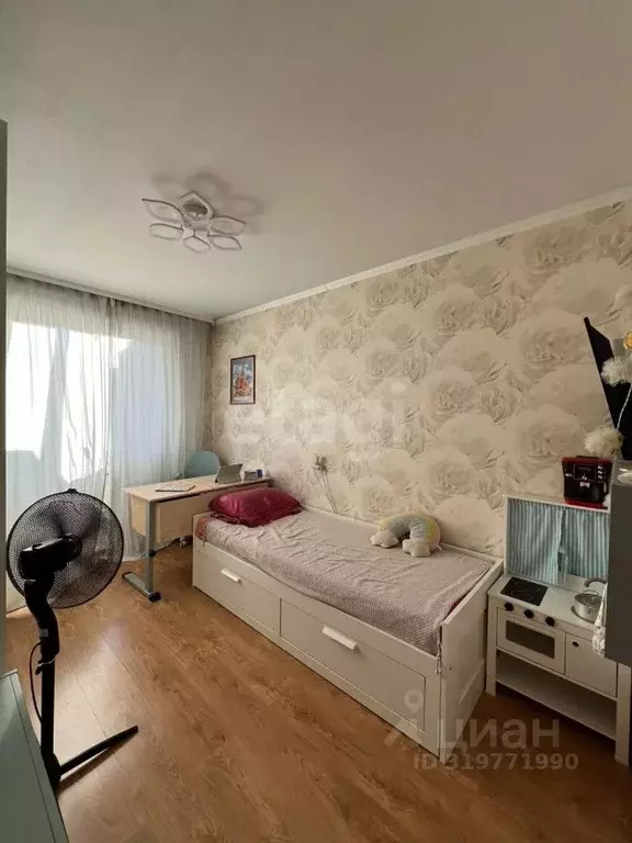 4-к кв. Свердловская область, Екатеринбург ул. Родонитовая, 3к2 (78.2 ... - Фото 0