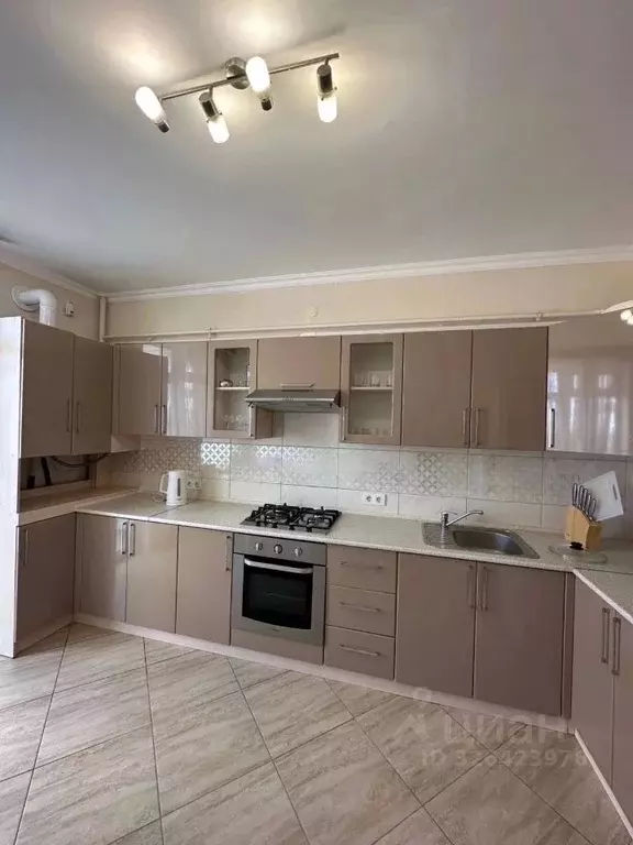 2-к кв. Крым, Симферополь ул. Лексина, 50 (65.0 м) - Фото 1