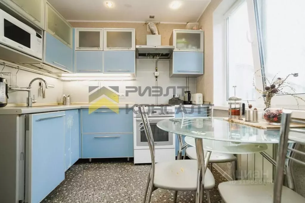 3-к кв. Омская область, Омск 3-й мкр, ул. Путилова, 8 (58.3 м) - Фото 1