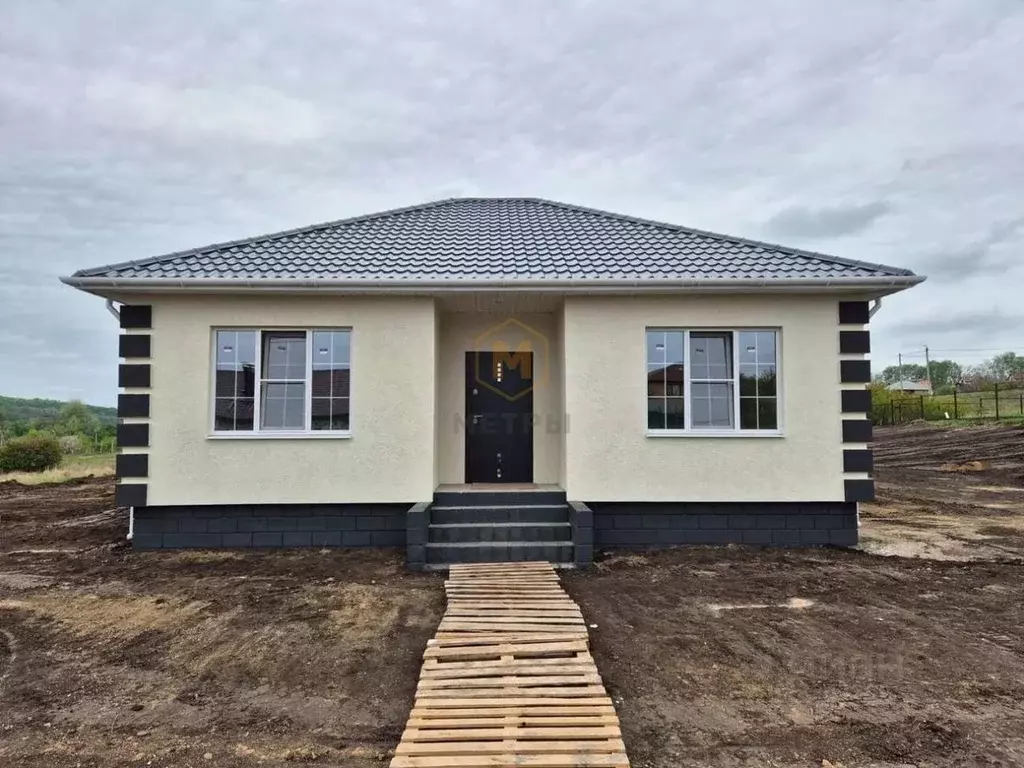 Дом в Белгородская область, Белгородский район, Головинское с/пос, с. ... - Фото 1