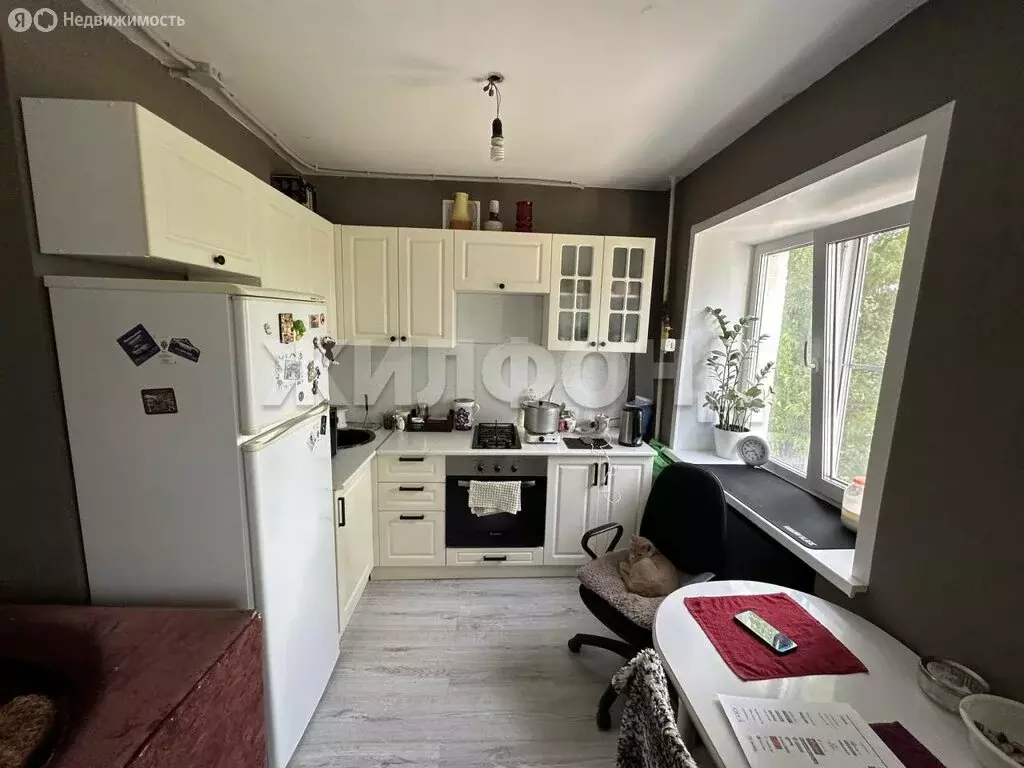 3-комнатная квартира: Тольятти, улица Ларина, 64 (56 м) - Фото 1