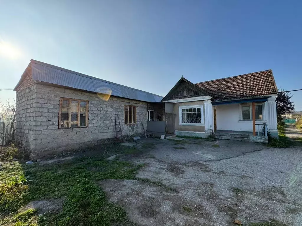 Дом в Кабардино-Балкария, Урванский район, с. Кахун ул. Кирова, 140 ... - Фото 1