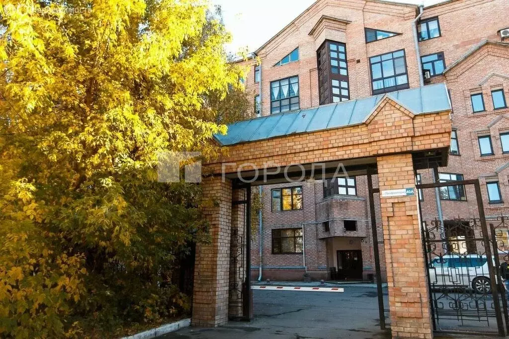 4-комнатная квартира: Барнаул, улица Профинтерна, 40А (241 м) - Фото 1