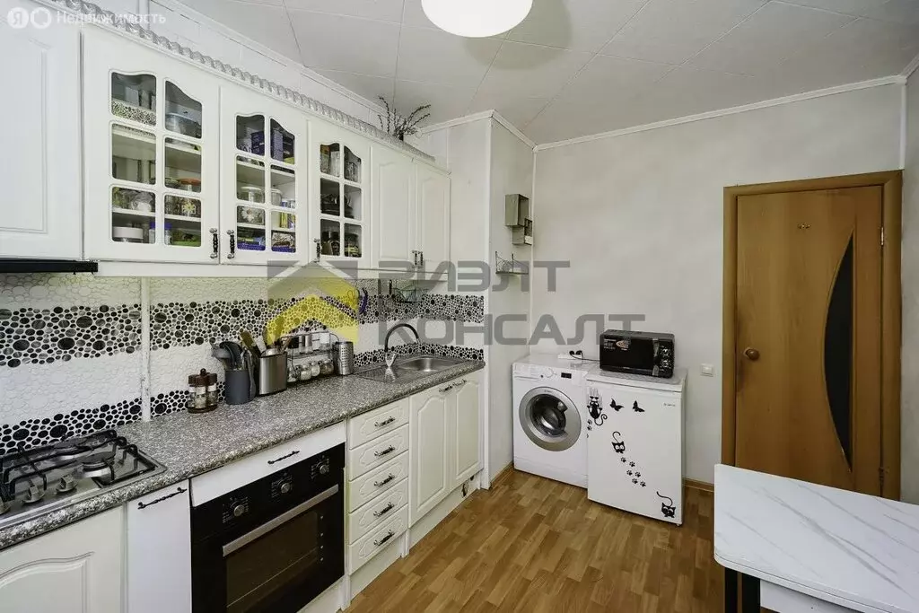 3-комнатная квартира: Омск, улица Конева, 28 (63 м) - Фото 1