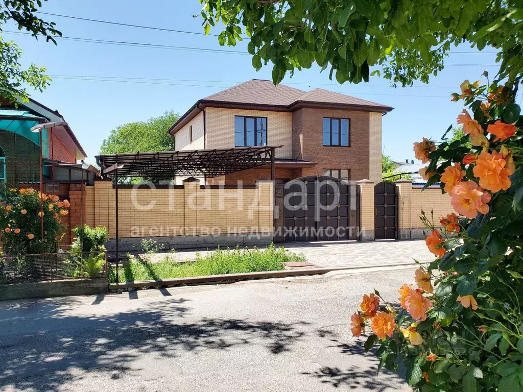 Дом в Ставропольский край, Ессентуки Коммунальная ул. (210 м) - Фото 1