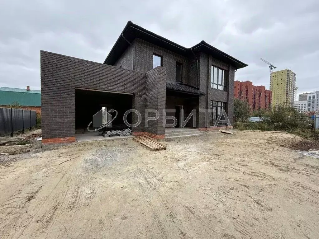 Дом в Тюменская область, Тюмень Комарово мкр,  (295 м) - Фото 1