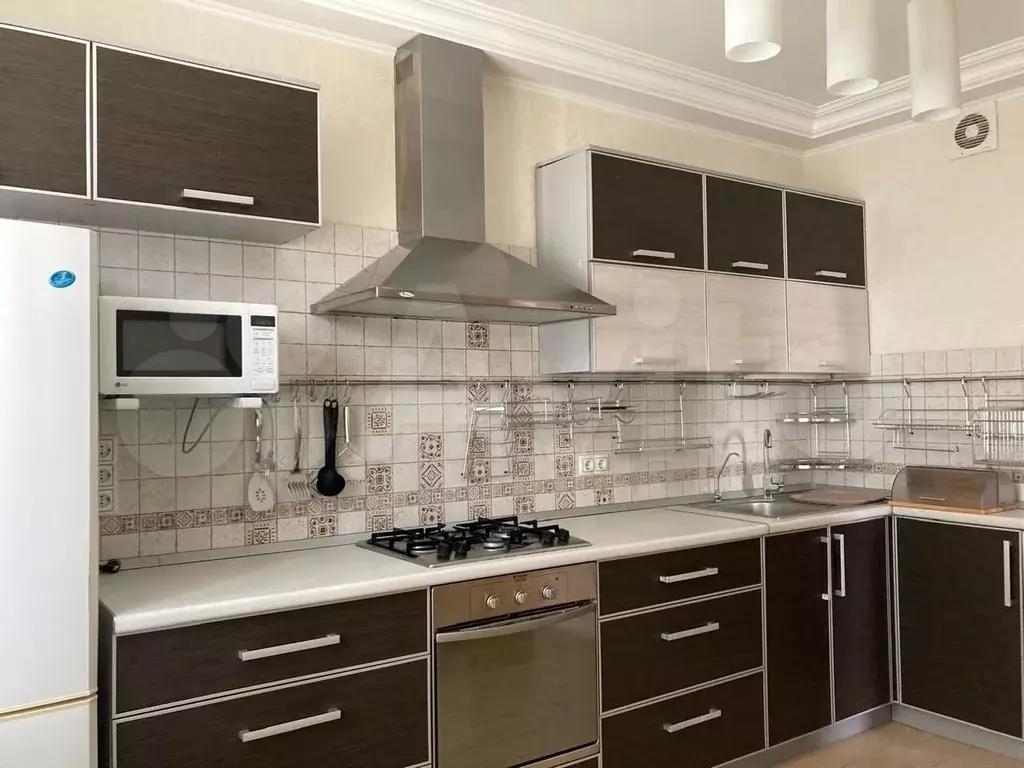 2-к. квартира, 77 м, 1/9 эт. - Фото 0