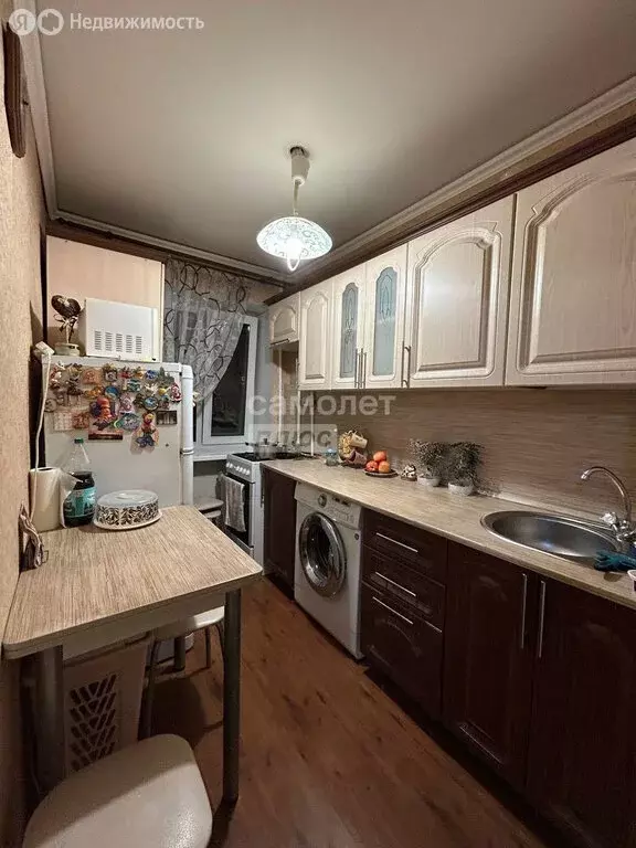 3-комнатная квартира: Омск, улица Менжинского, 1А (40 м) - Фото 2