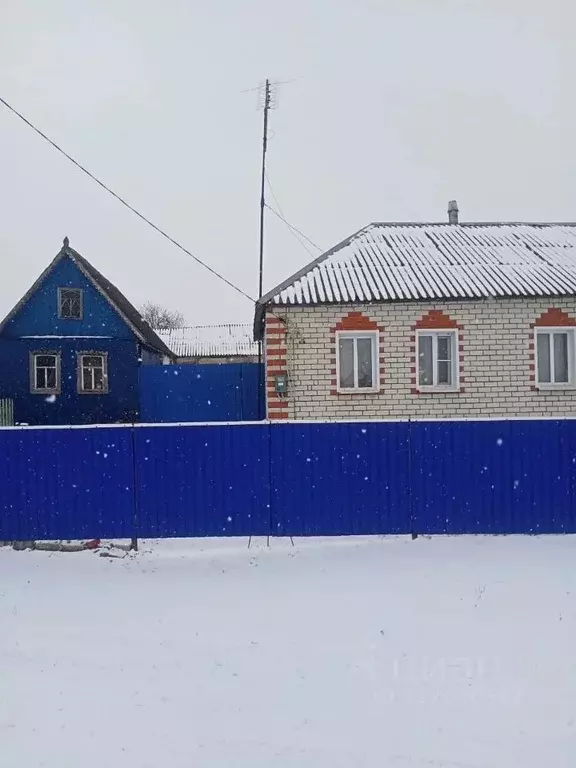 Дом в Курская область, Горшеченский район, Новомеловский сельсовет, с. ... - Фото 0