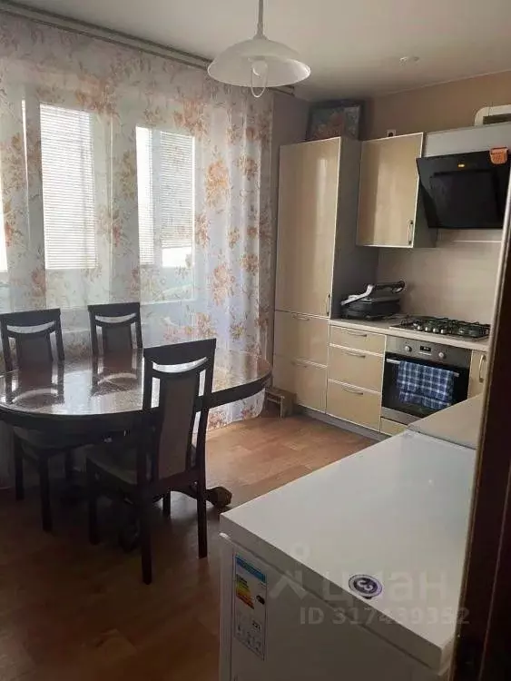 2-к кв. Омская область, Омск ул. 28-я Северная, 22 (75.0 м) - Фото 0
