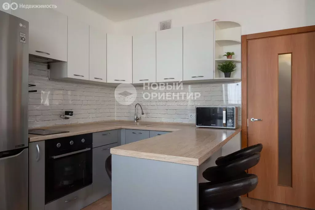 1-комнатная квартира: Екатеринбург, улица Бакинских Комиссаров, 93 ... - Фото 2