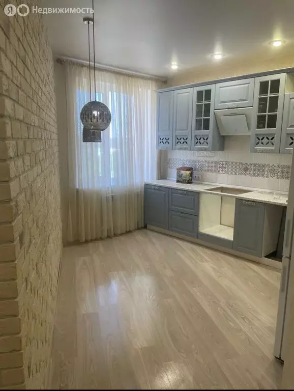 2-комнатная квартира: Энгельс, Комсомольская улица, 117к2 (61 м) - Фото 0
