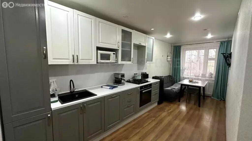 3-комнатная квартира: Боровичи, улица Софьи Перовской, 88 (74.7 м) - Фото 1