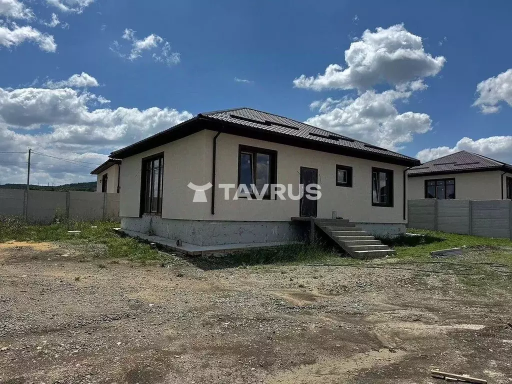 Дом в Крым, Симферопольский район, Трудовское с/пос, с. Строгоновка ... - Фото 1