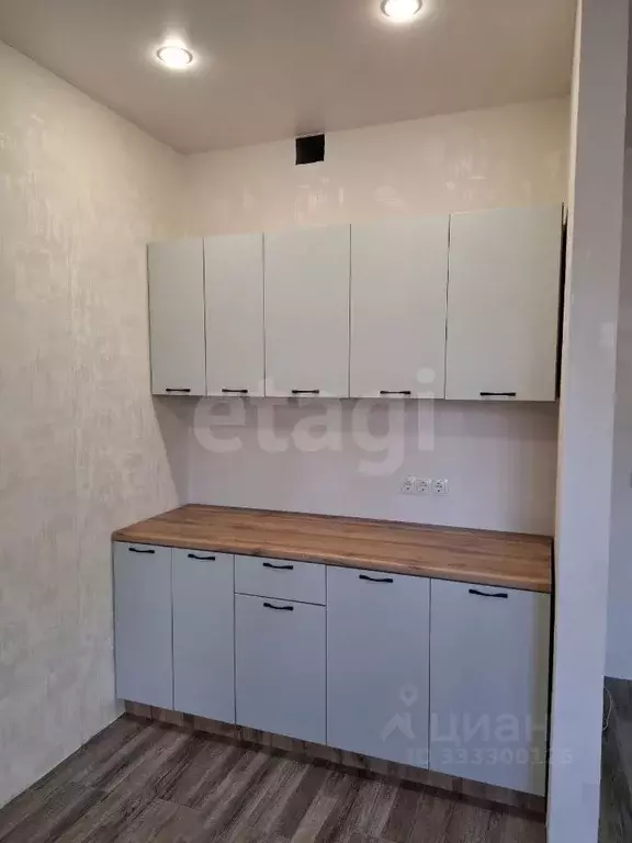 Студия Тюменская область, Тюмень ул. Тимофея Чаркова, 81к2 (28.9 м) - Фото 1
