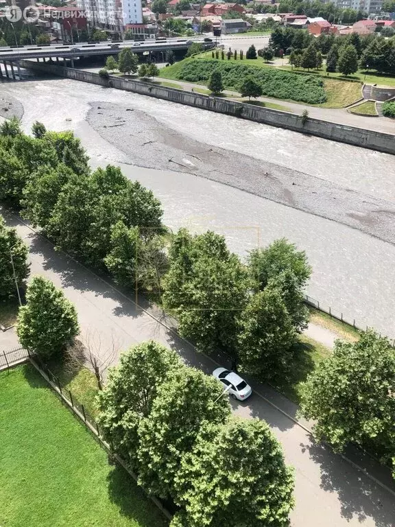 Квартира-студия: Владикавказ, улица Олега Кошевого, 2 (105 м) - Фото 2