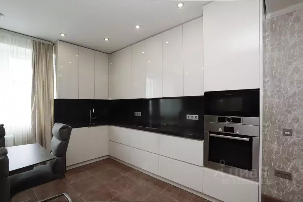 5-к кв. Иркутская область, Иркутск пер. МОПРА, 3 (173.0 м) - Фото 1