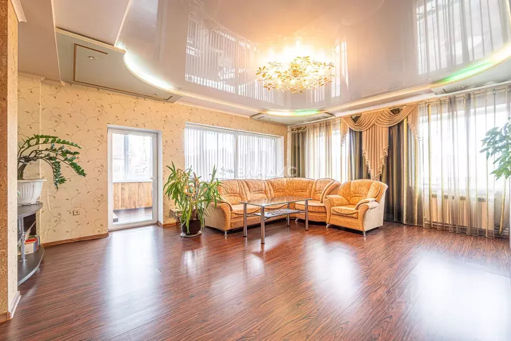 Дом в Пермский край, Пермь ул. Александра Чекалина, 32 (217 м) - Фото 1