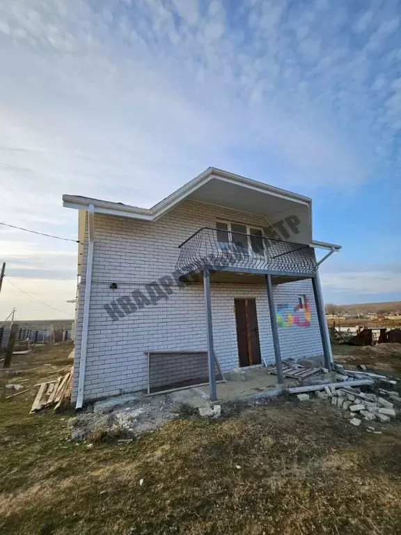 Дом в Калмыкия, Целинный район, с. Троицкое ул. Островского, 4 (90 м) - Фото 2