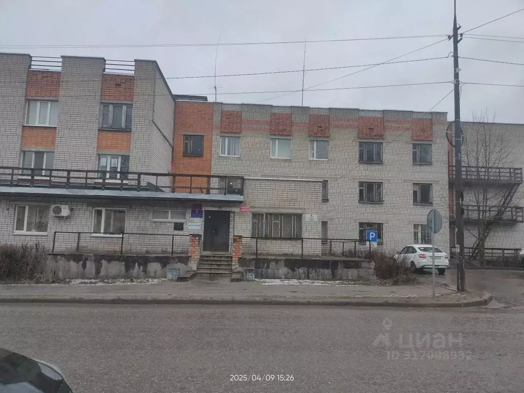 Помещение свободного назначения в Псковская область, Струги Красные рп ... - Фото 0