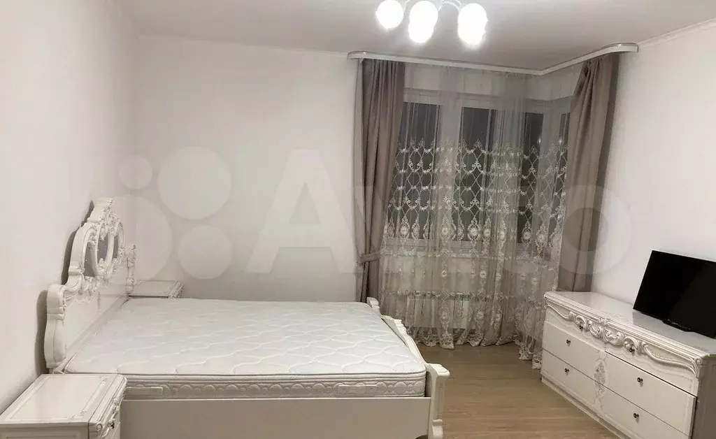 1-к. квартира, 42 м, 3/17 эт. - Фото 0